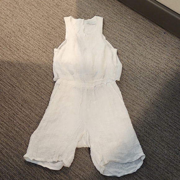 Objects Without Meaning Gauze Romper Size Medium - Picture 2 of 16